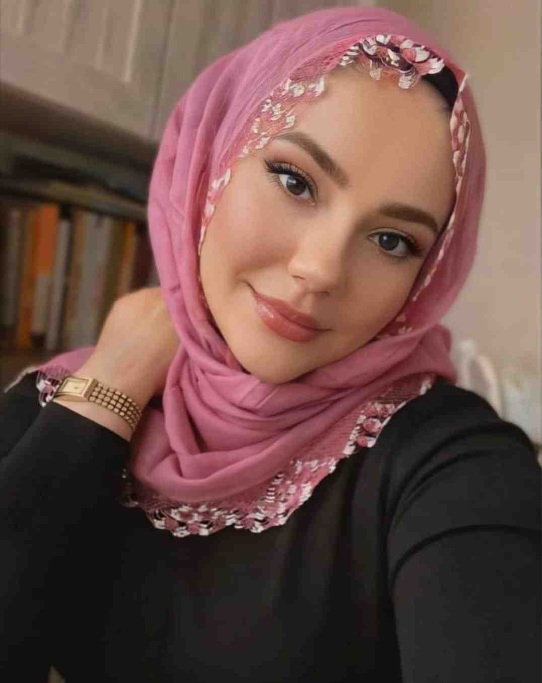 Kumtarla Güleryüzlü Kadın Escort Zehra
